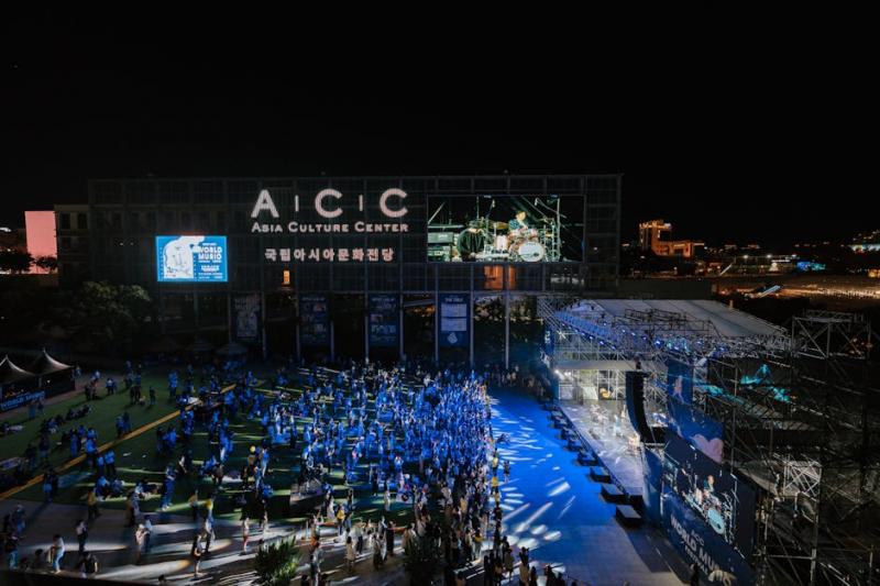 空調(diào)型戶外投影機(jī)柜(圖2) 空調(diào)型戶外投影機(jī)柜(圖2)